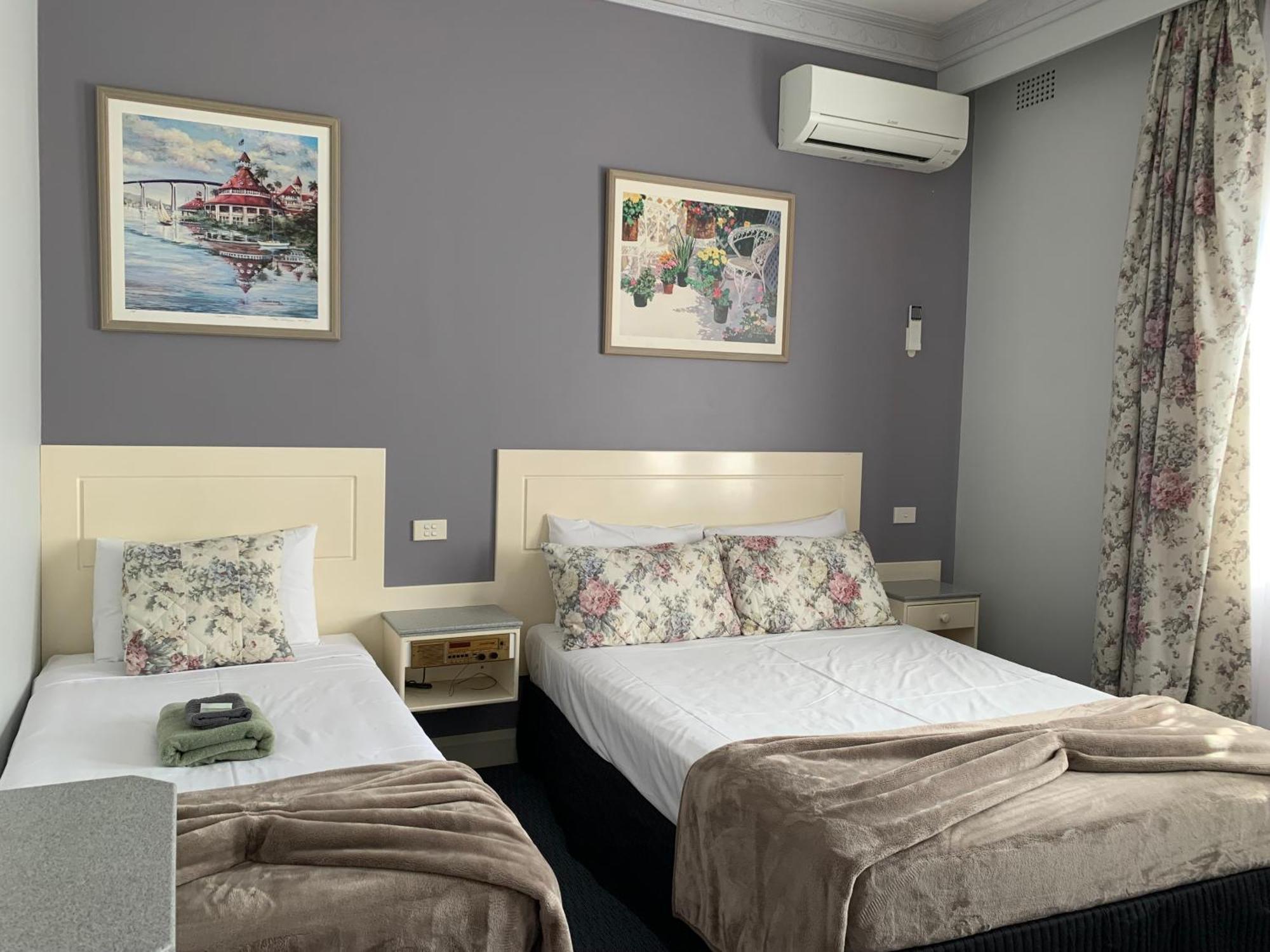 Moruya Monarch Hotel Екстер'єр фото
