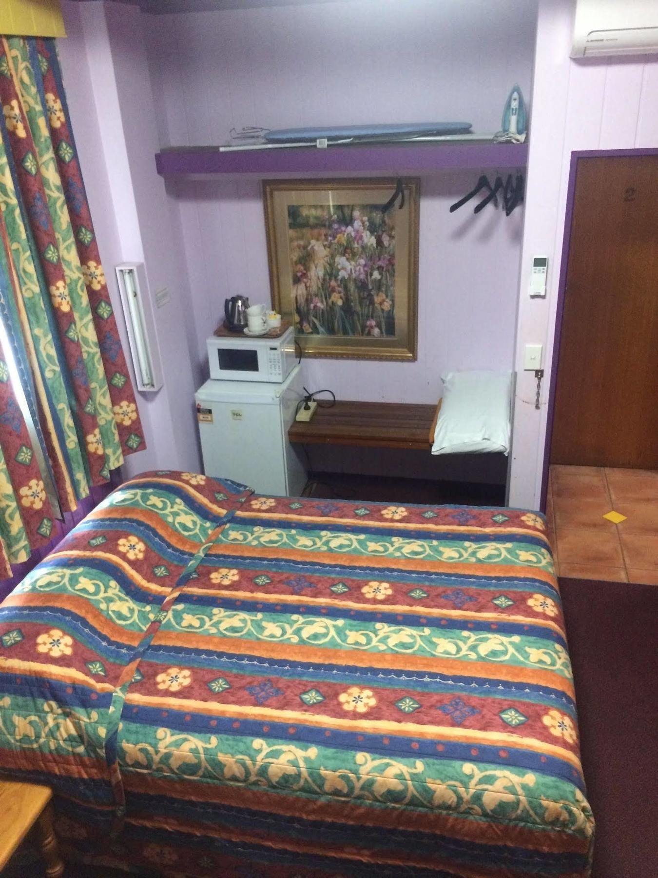Moruya Monarch Hotel Екстер'єр фото