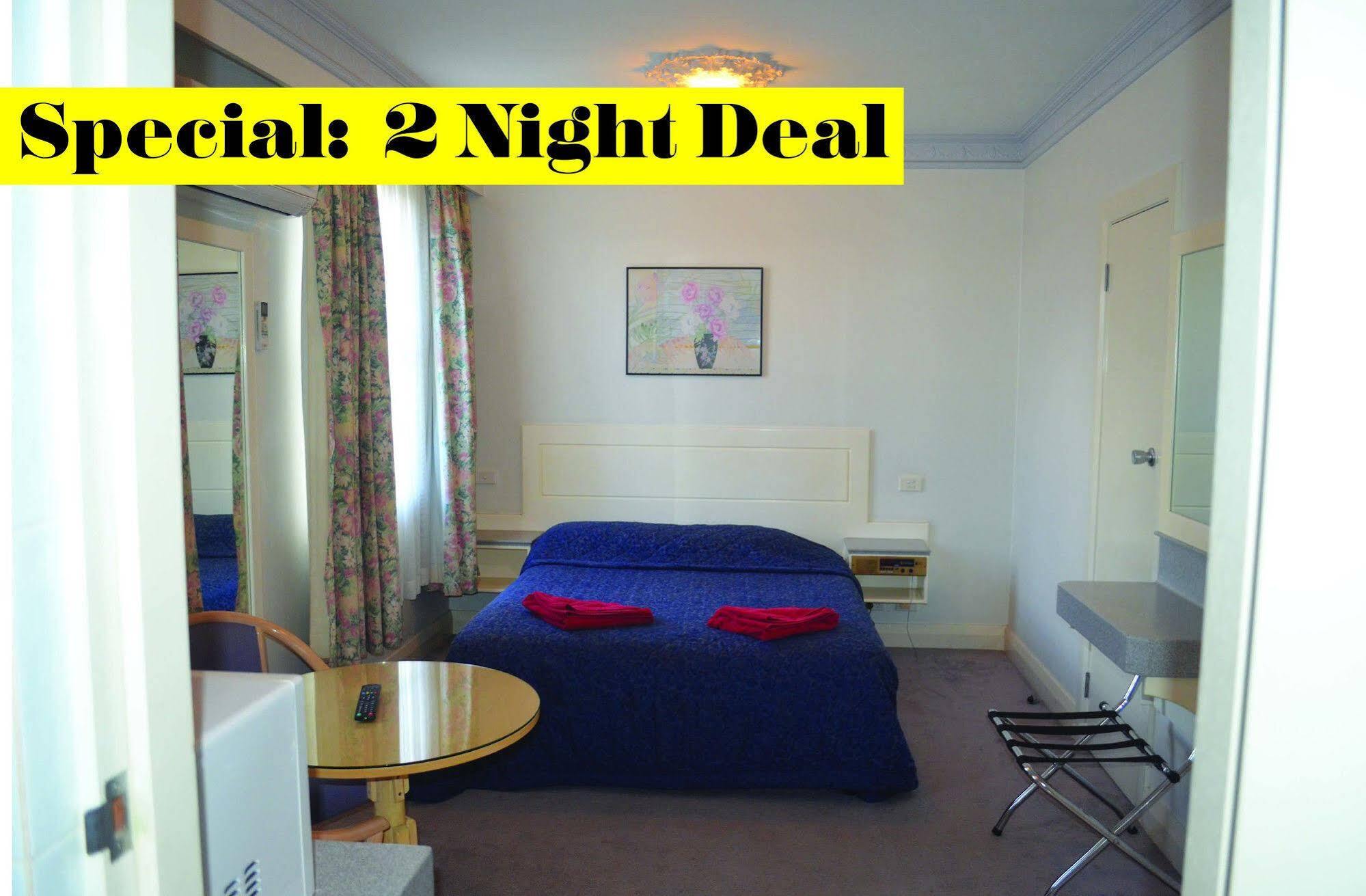 Moruya Monarch Hotel Екстер'єр фото